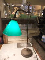英国製１９１０ｓアイアンスタンドライト　アンティーク照明 ビンテージライト　デスクランプ　福岡  